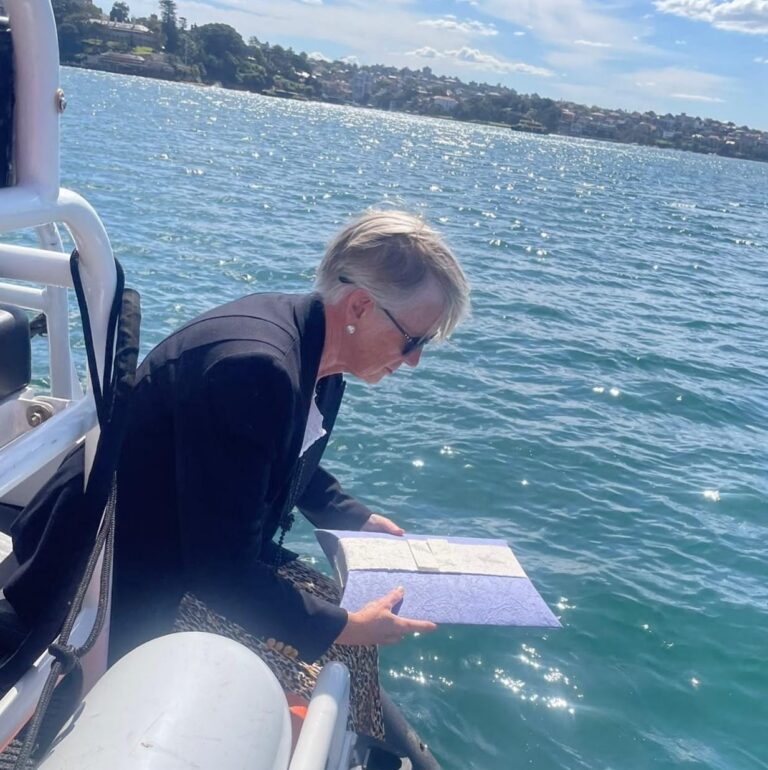 Judith laying Wendy to rest in Sydney Harbour 1 768x770
